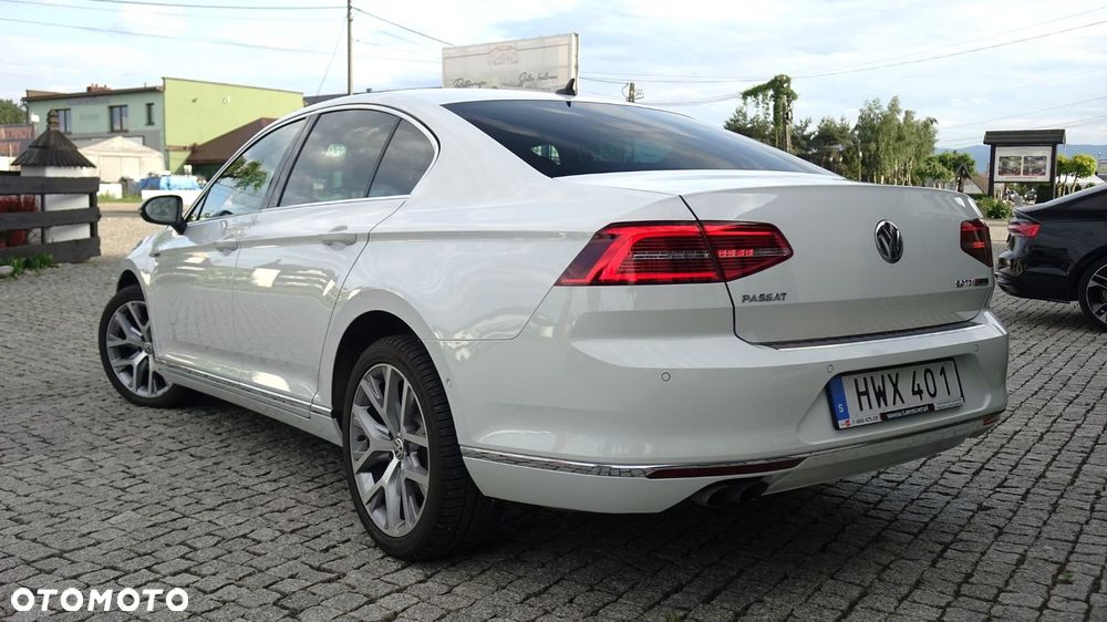 Volkswagen Passat - 4