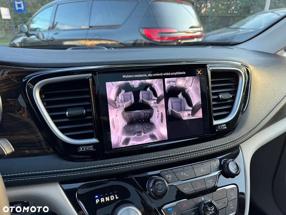 Chrysler Pacifica - 33