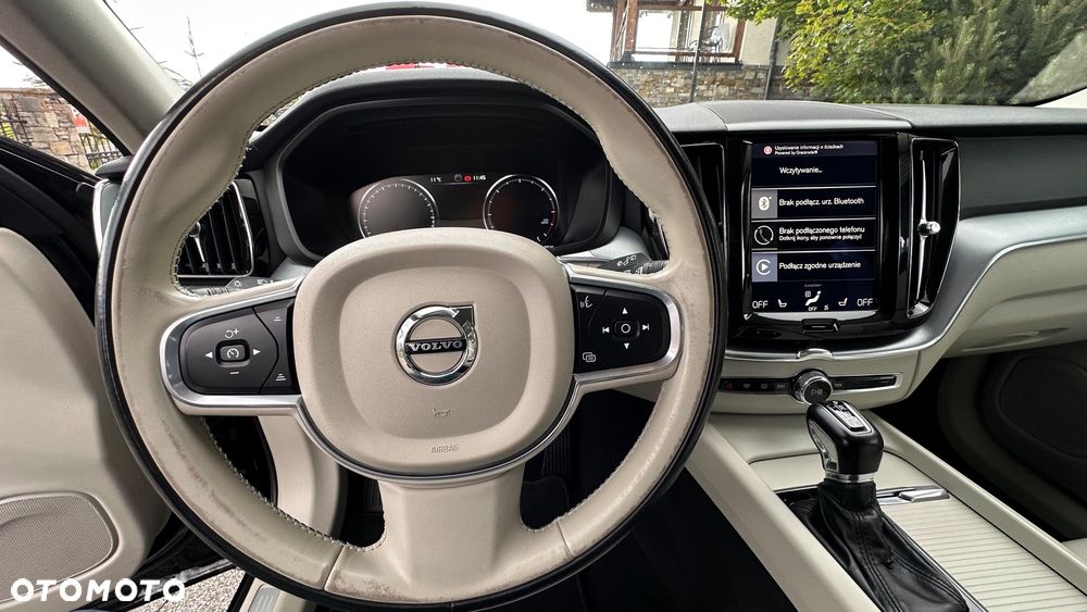 Volvo XC 60 D4 AWD Momentum - 25