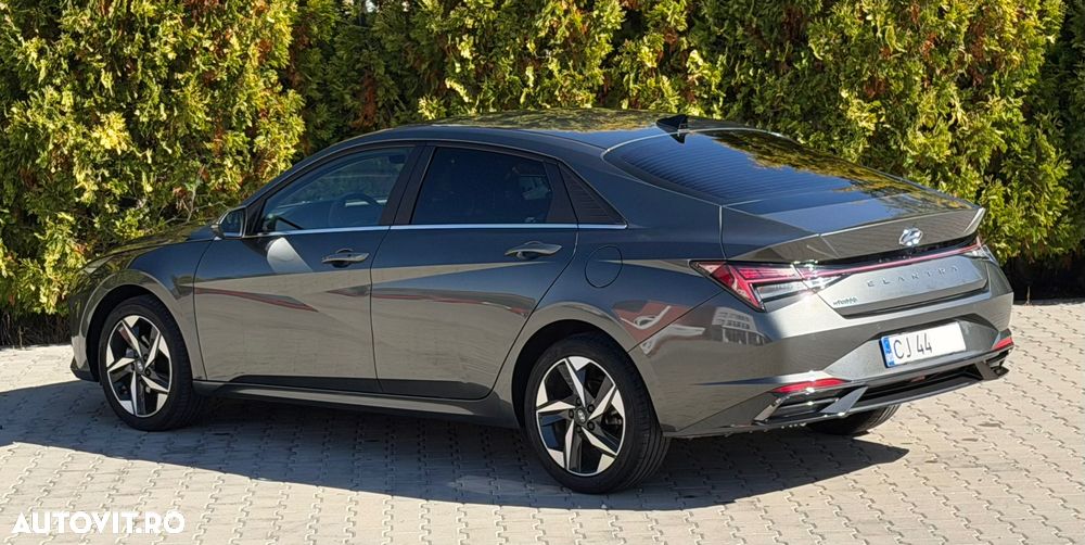 Hyundai Elantra - 8