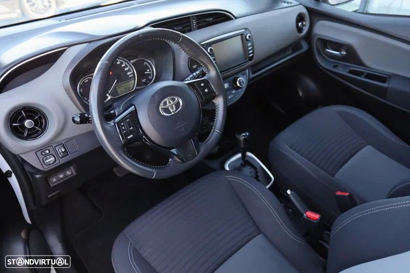 Toyota Yaris 1.5 HSD Comfort+Navi - 8