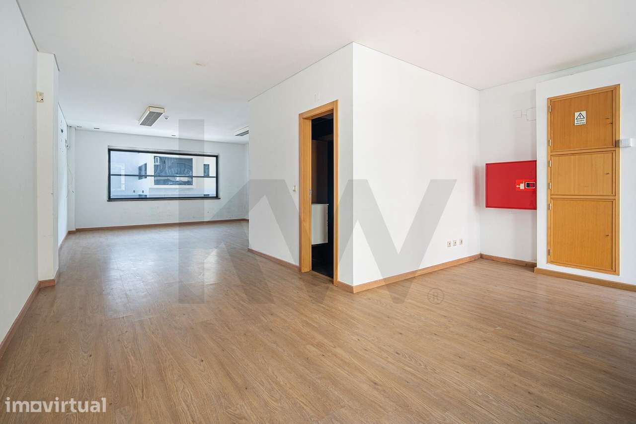 Espaço Comercial Para Arrendamento na Quinta do Conventinho em Santo A - Grande imagem: 5/21