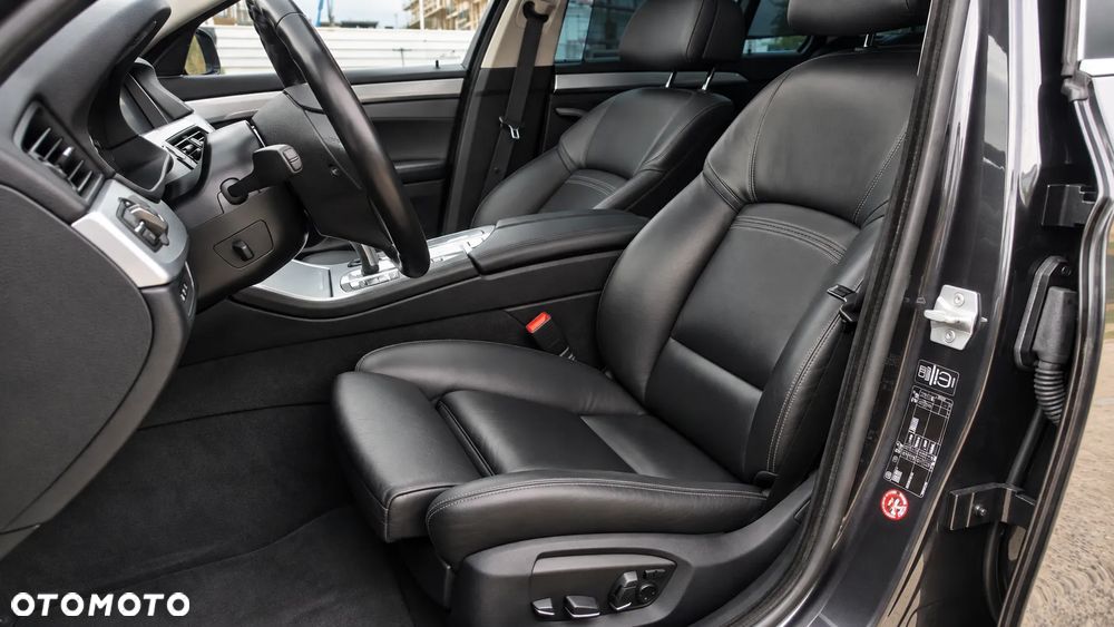 BMW Seria 5 525d Luxury Line - 9