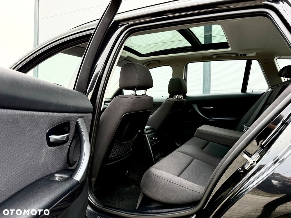 BMW Seria 3 318i - 25