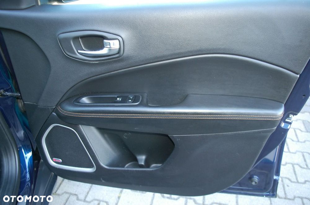 Jeep Compass - 30