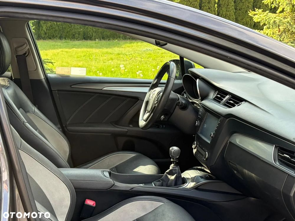 Toyota Avensis 2.0 D-4D Prestige - 25