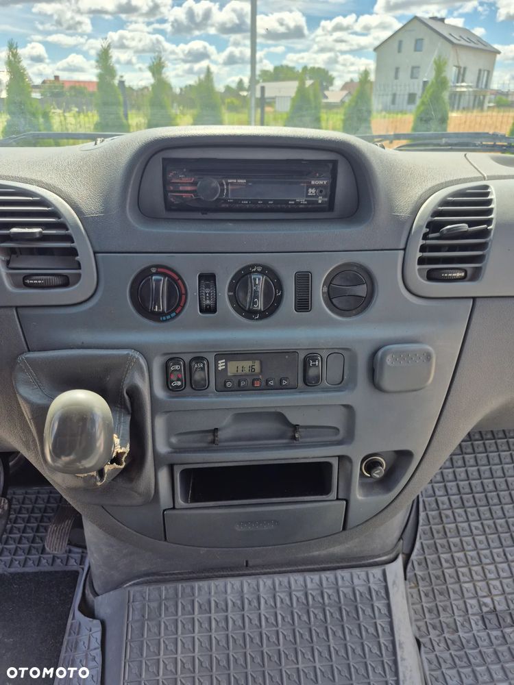 Mercedes-Benz Sprinter - 32