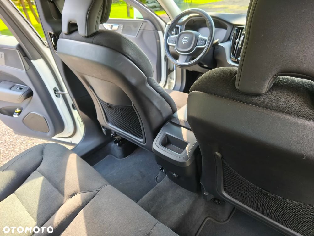 Volvo XC 60 B4 B Momentum Pro - 8