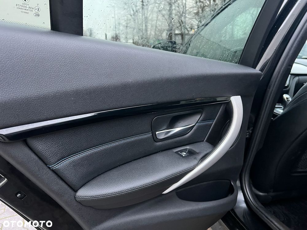 BMW Seria 3 320d M Sport - 16