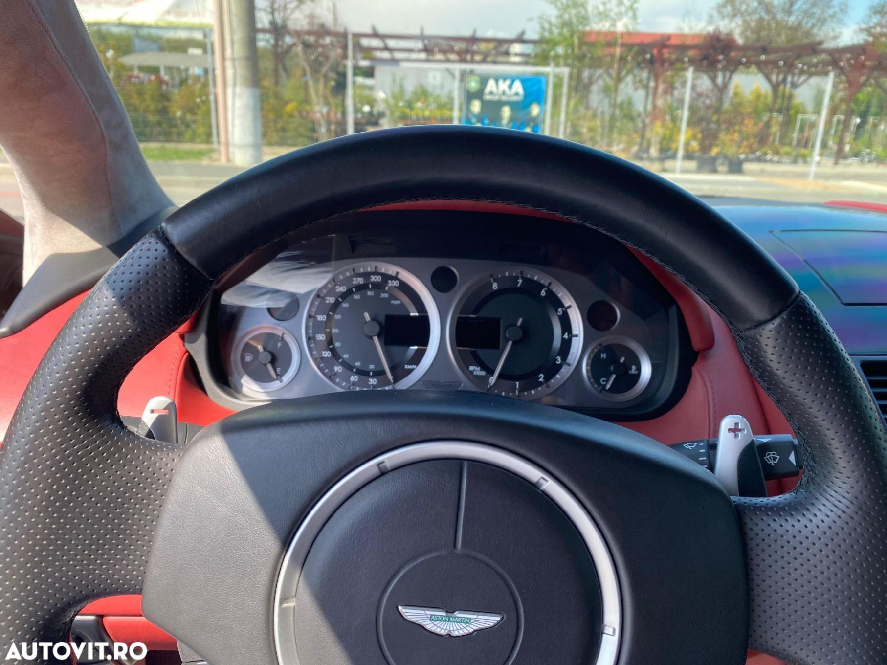 Aston Martin V8 Vantage - 10