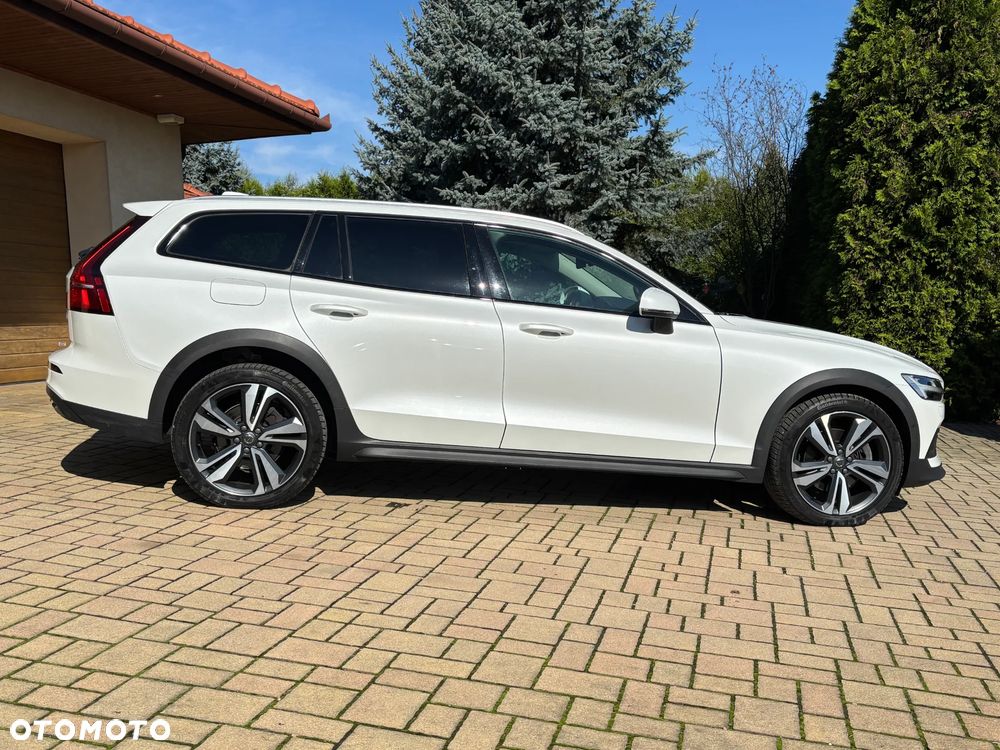 Volvo V60 Cross Country B4 D AWD Ultimate - 8