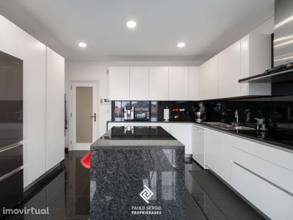 Moradia T4 localizada na Granja, Vila Nova de Gaia - Grande imagem: 4/29