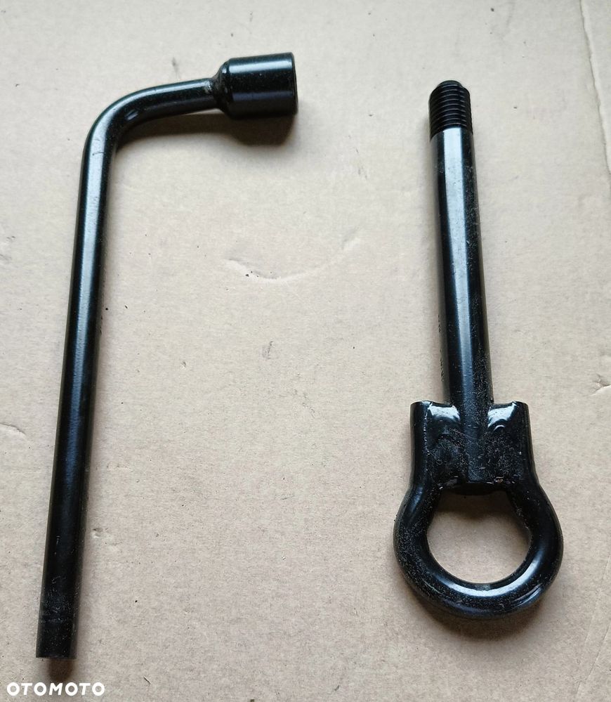 Twingo II klucz ucho holownicze komplet Renault