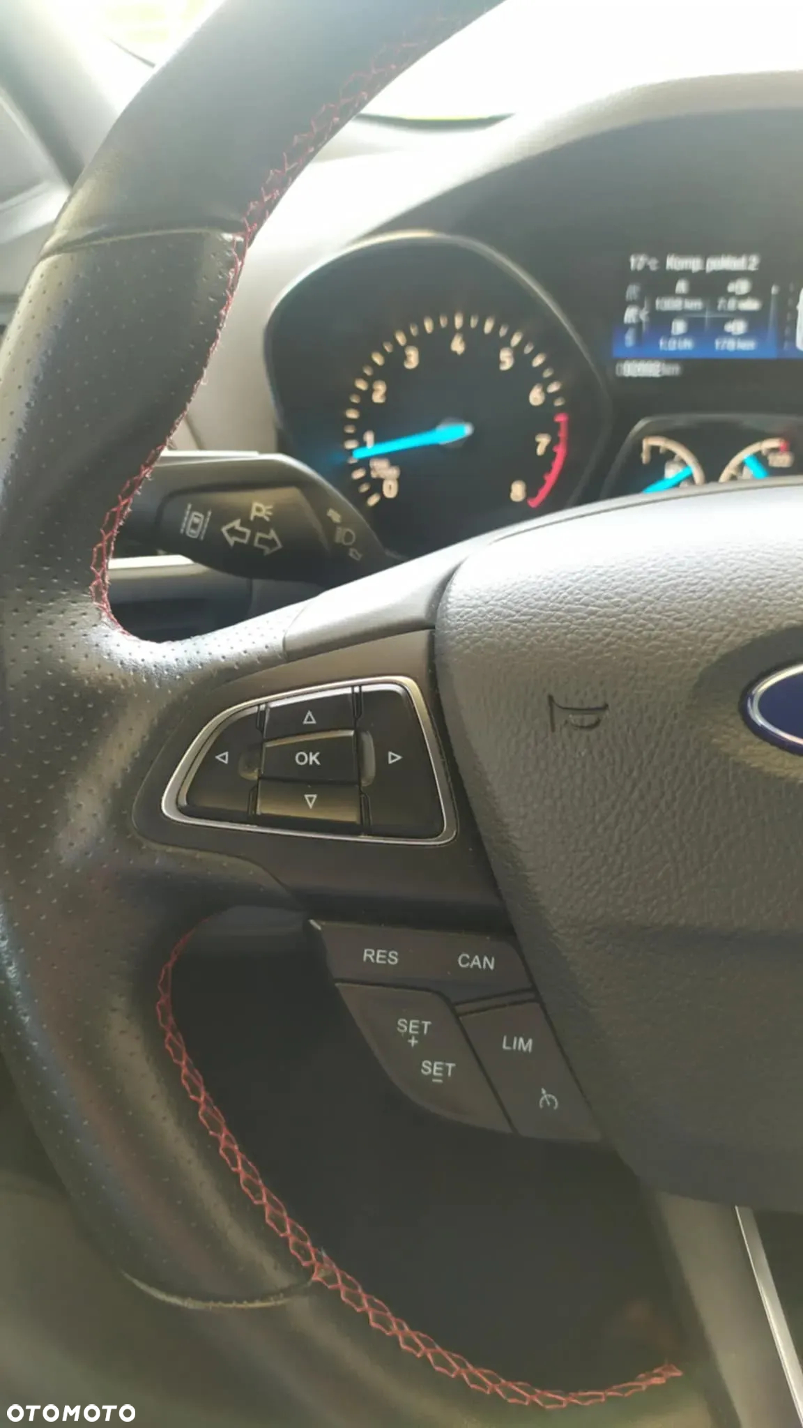 Ford Kuga 1.5 EcoBoost 2x4 ST-Line - 17