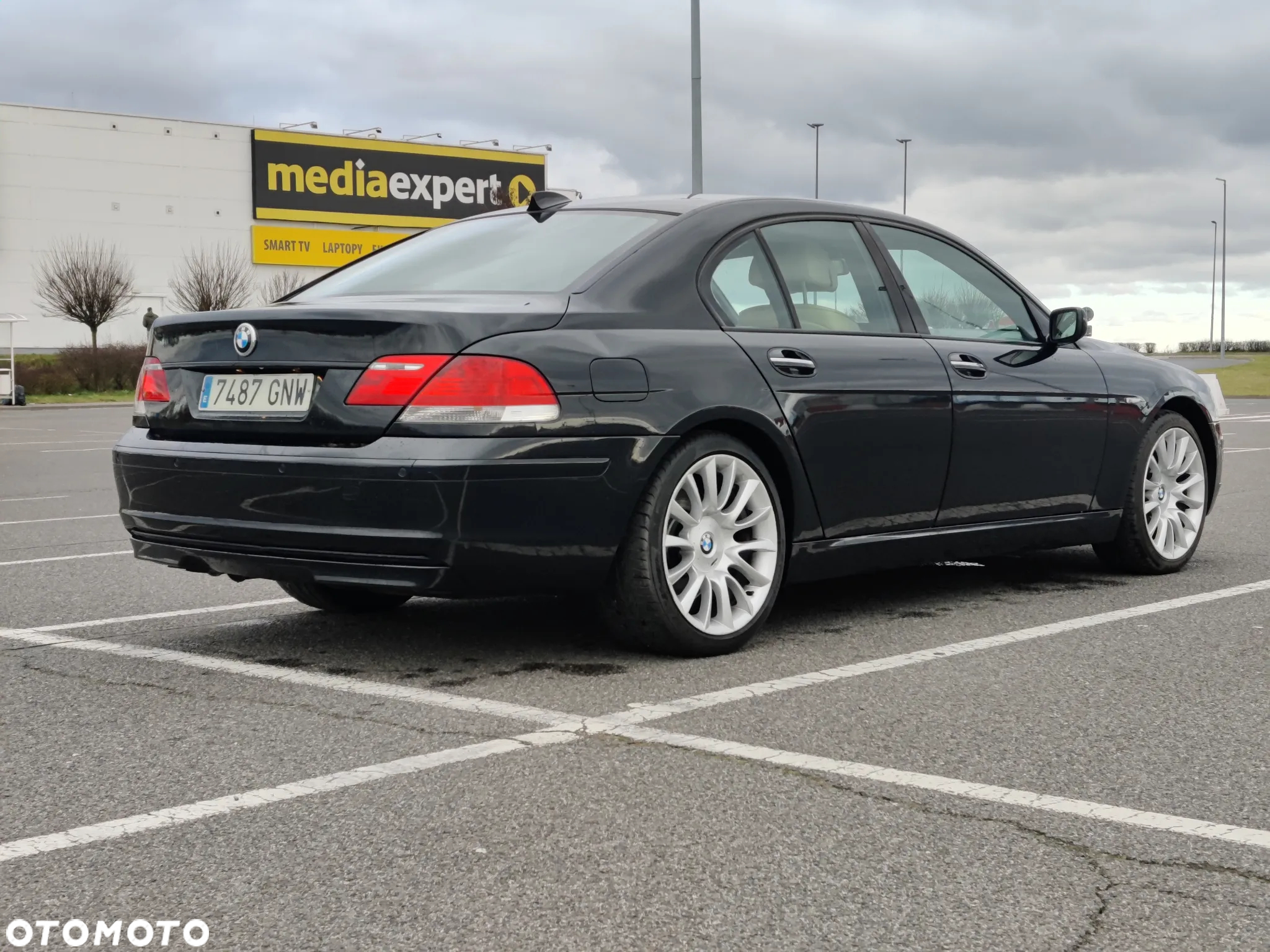 BMW Seria 7 750i - 6