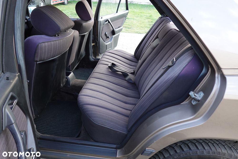 Mercedes-Benz W124 (1984-1993) - 11