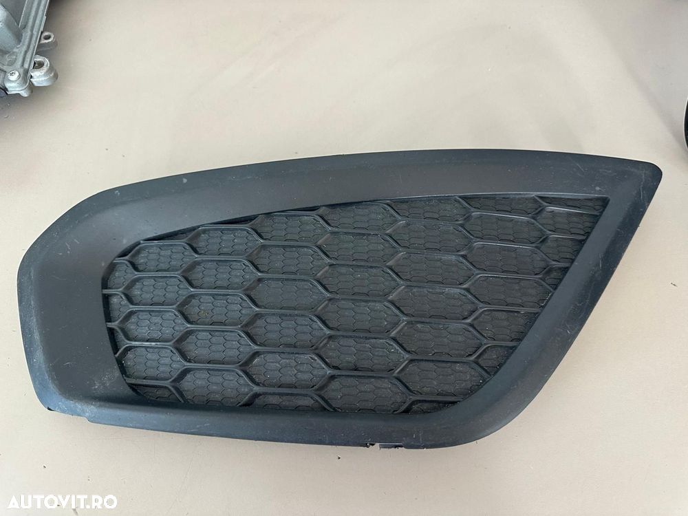 Grila bara stanga fata Volvo C30 2009-2013 facelift 31298169