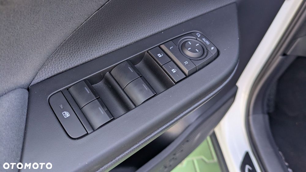 Toyota C-HR 2.0 PHEV Dynamic Force Executive - 23