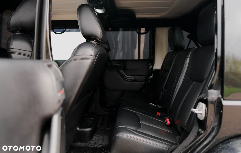 Jeep Wrangler 3.6 Unlim Sahara - 30