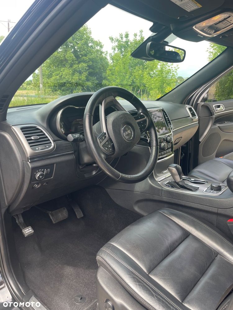 Jeep Grand Cherokee - 26