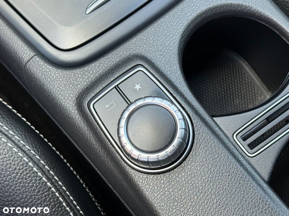 Mercedes-Benz CLA 180 7G-DCT UrbanStyle Edition - 29
