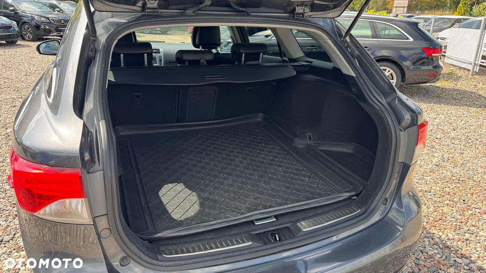 Toyota Avensis 1.8 Premium EU5 - 26