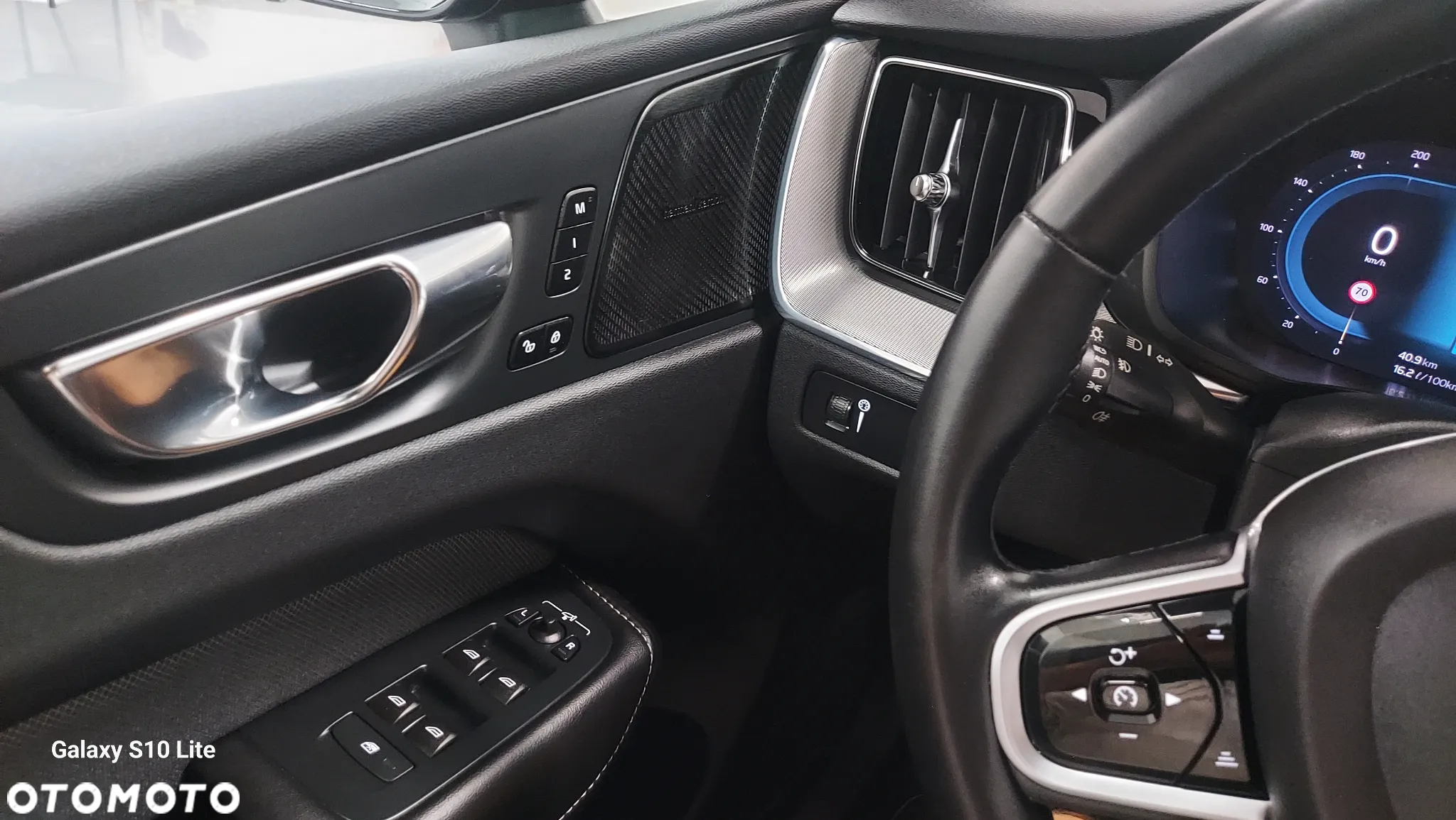 Volvo XC 60 B4 D Plus Dark - 19