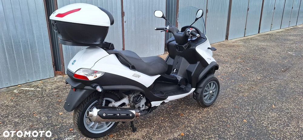 Piaggio MP-3 - 12
