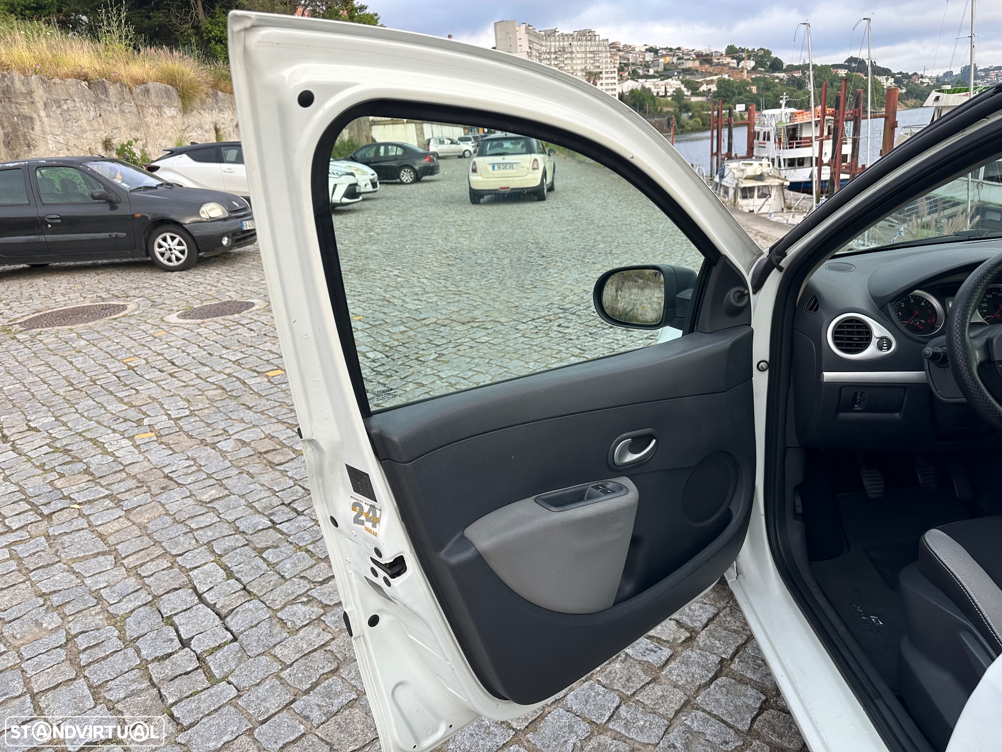 Renault Clio 1.5 dCi 90 FAP Dynamique - 14