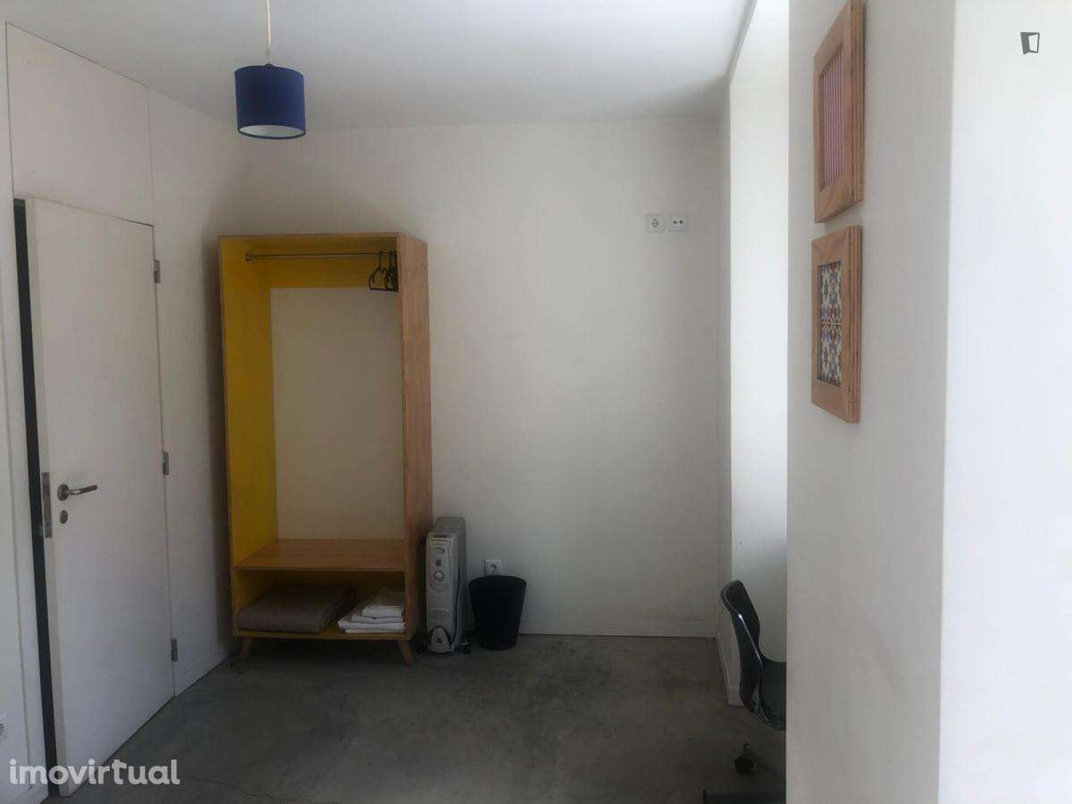 Quarto - localizado em Intendente Lisbon - Grande imagem: 2/12