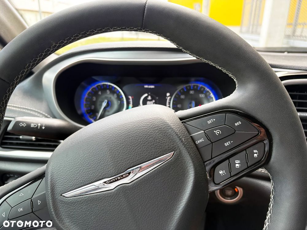 Chrysler Pacifica - 20