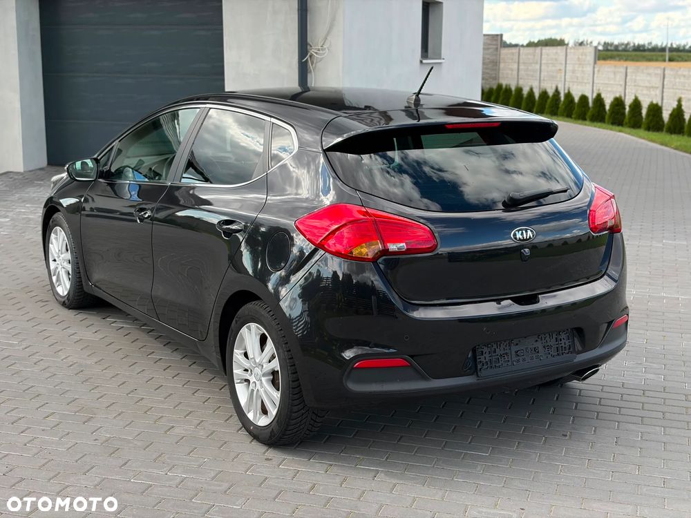 Kia Ceed 1.6 CRDi 128 ISG Edition 7 - 17