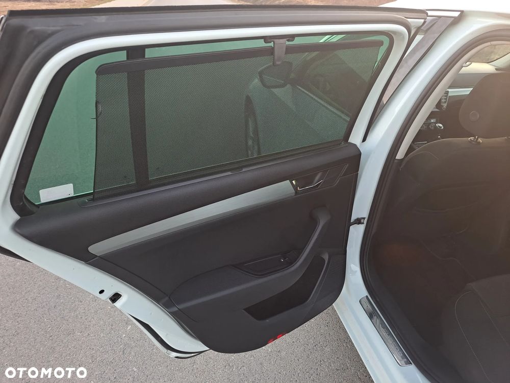 Skoda Superb 2.0 TDI Premium Edition - 11