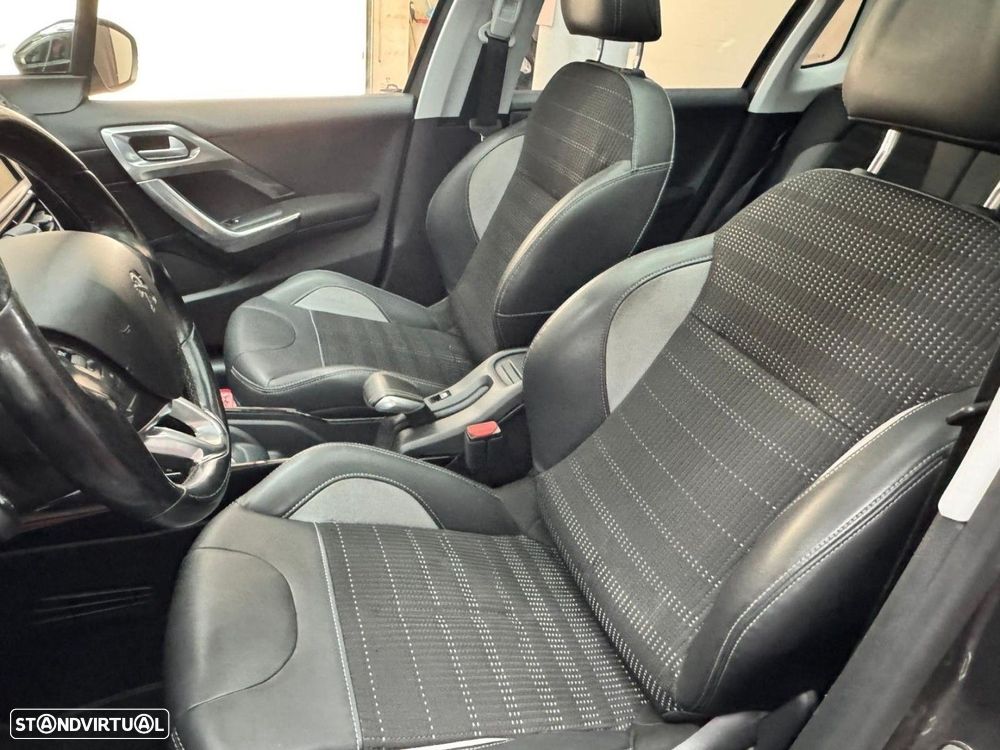 Peugeot 2008 1.2 PureTech Style EAT6 - 11