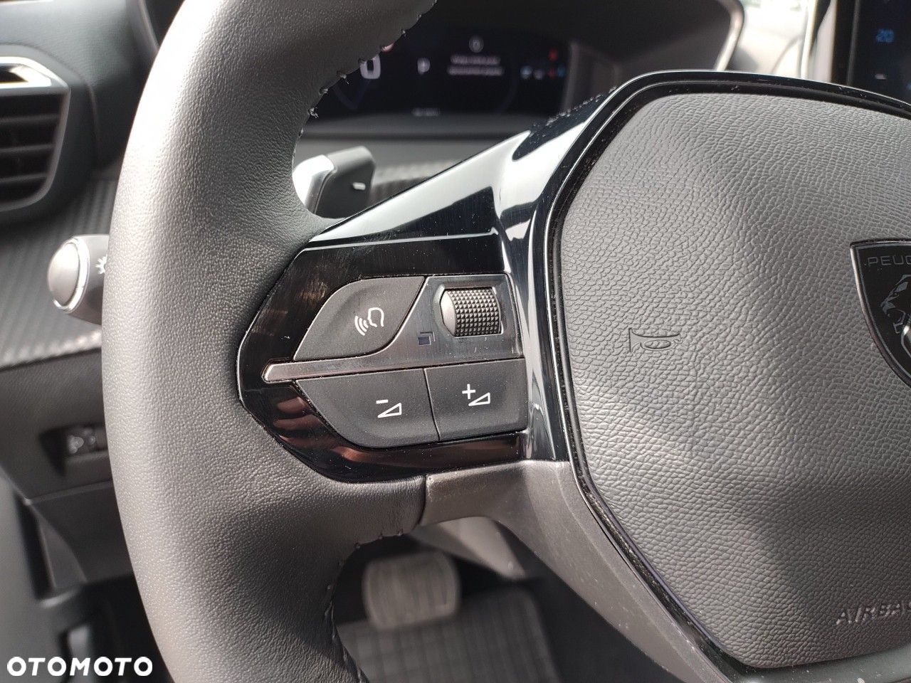 Peugeot 2008 1.2 PureTech Allure S&S EAT8 - 17