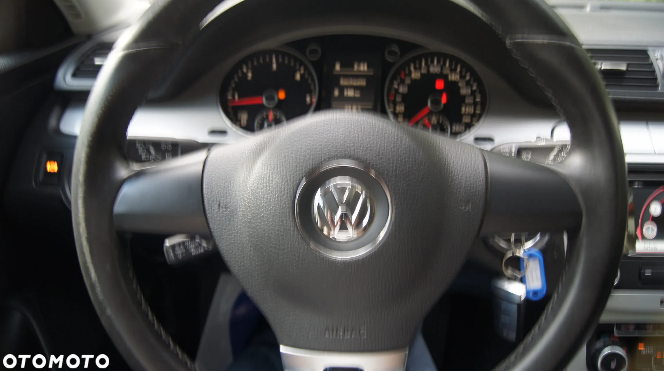 Volkswagen Passat 2.0 TDI Comfortline - 26