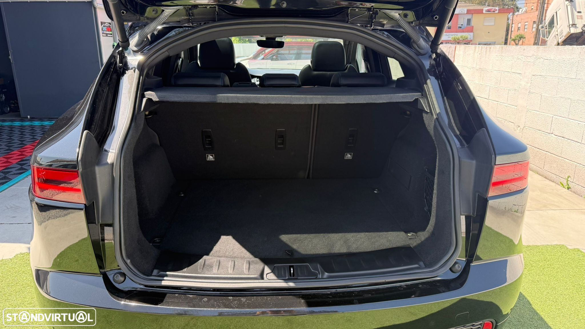 Jaguar E-Pace 2.0 i4D R-Dynamic AWD Aut. - 8