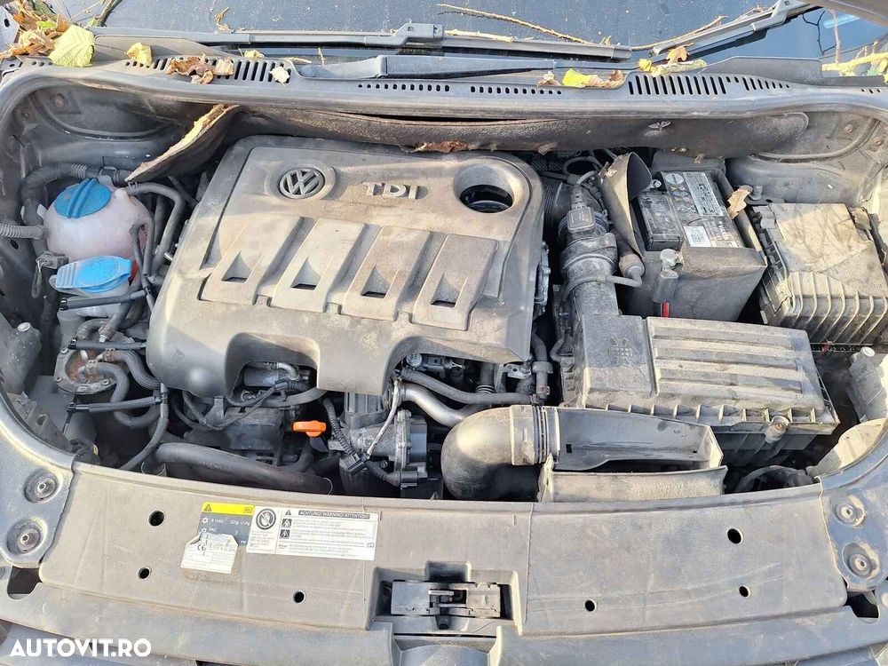 Far Dreapta Volkswagen Touran 2013 Monovolum Auriu - 7