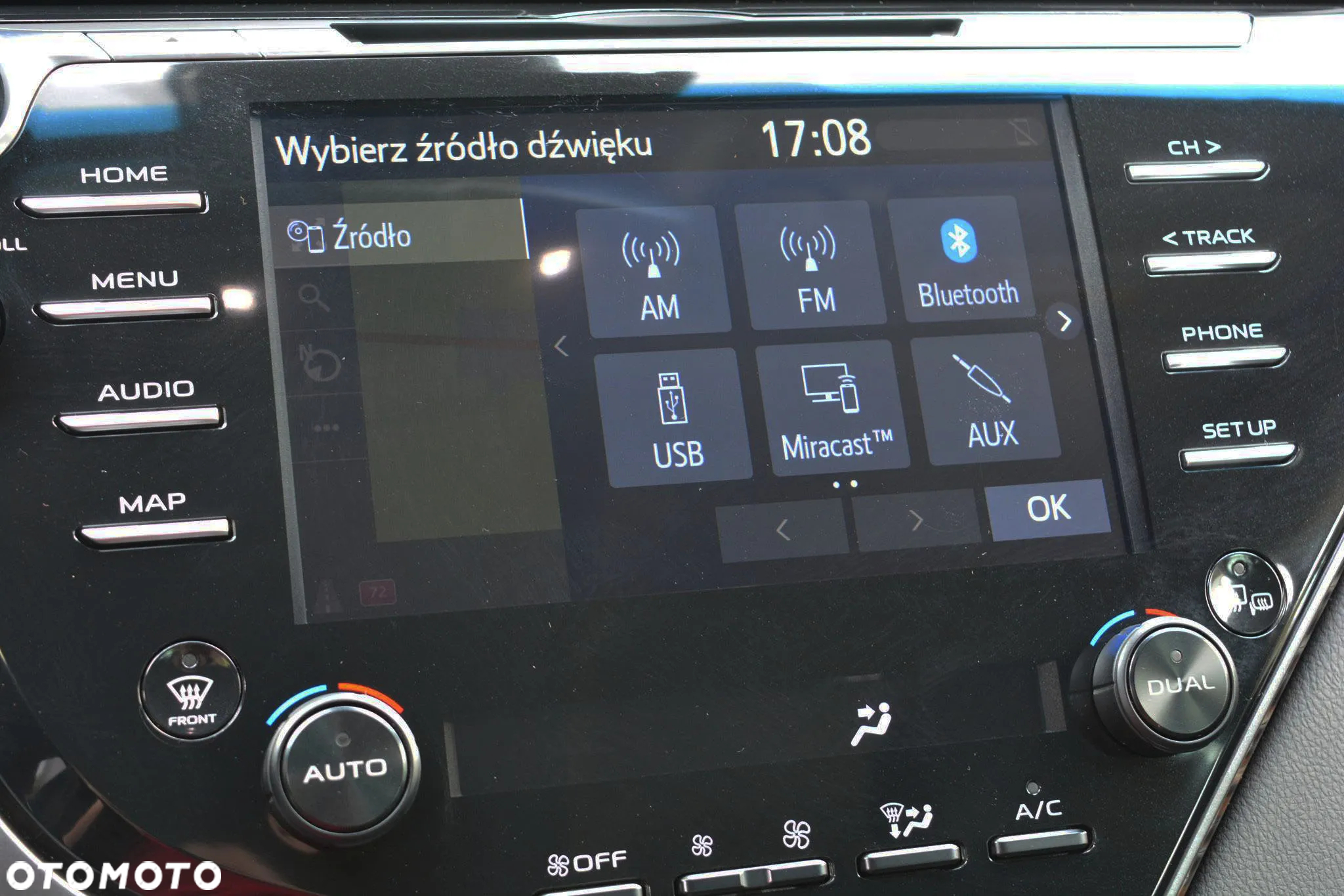 Toyota Camry 2.5 Hybrid Executive CVT - 19