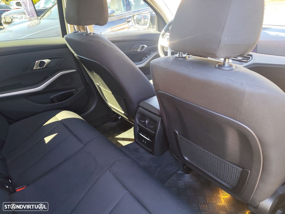 BMW 330 e Touring Auto - 26