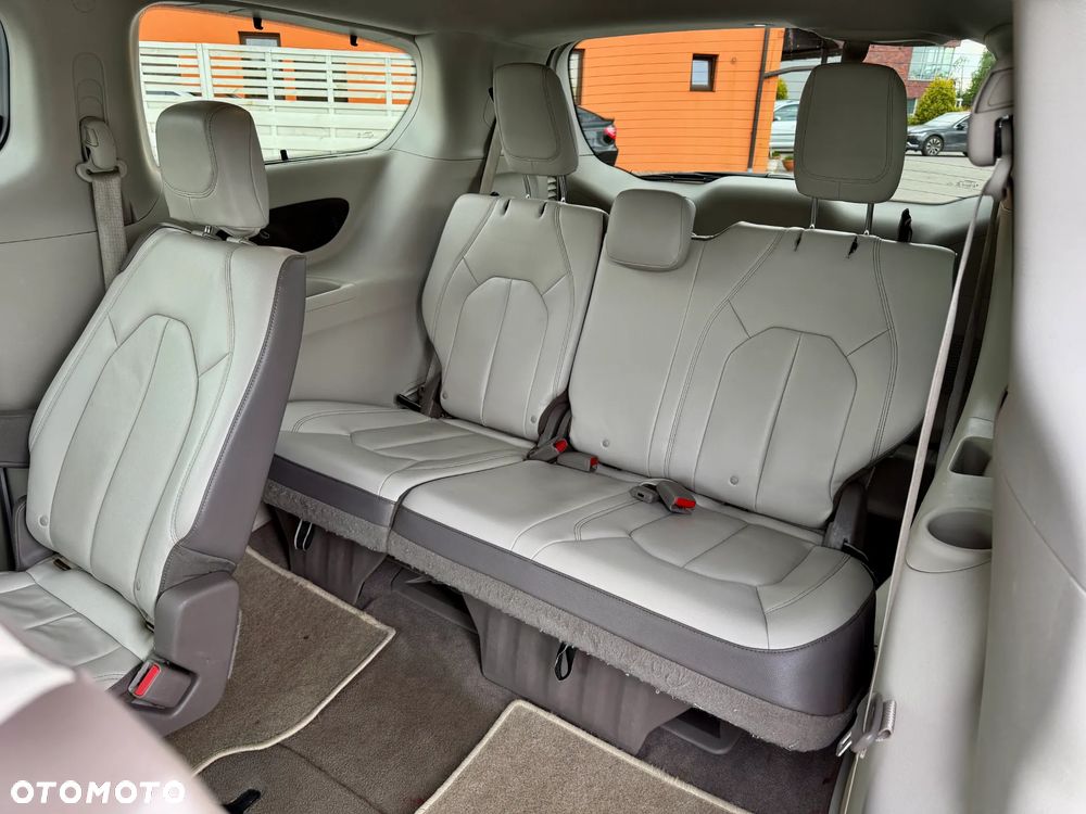 Chrysler Pacifica - 18