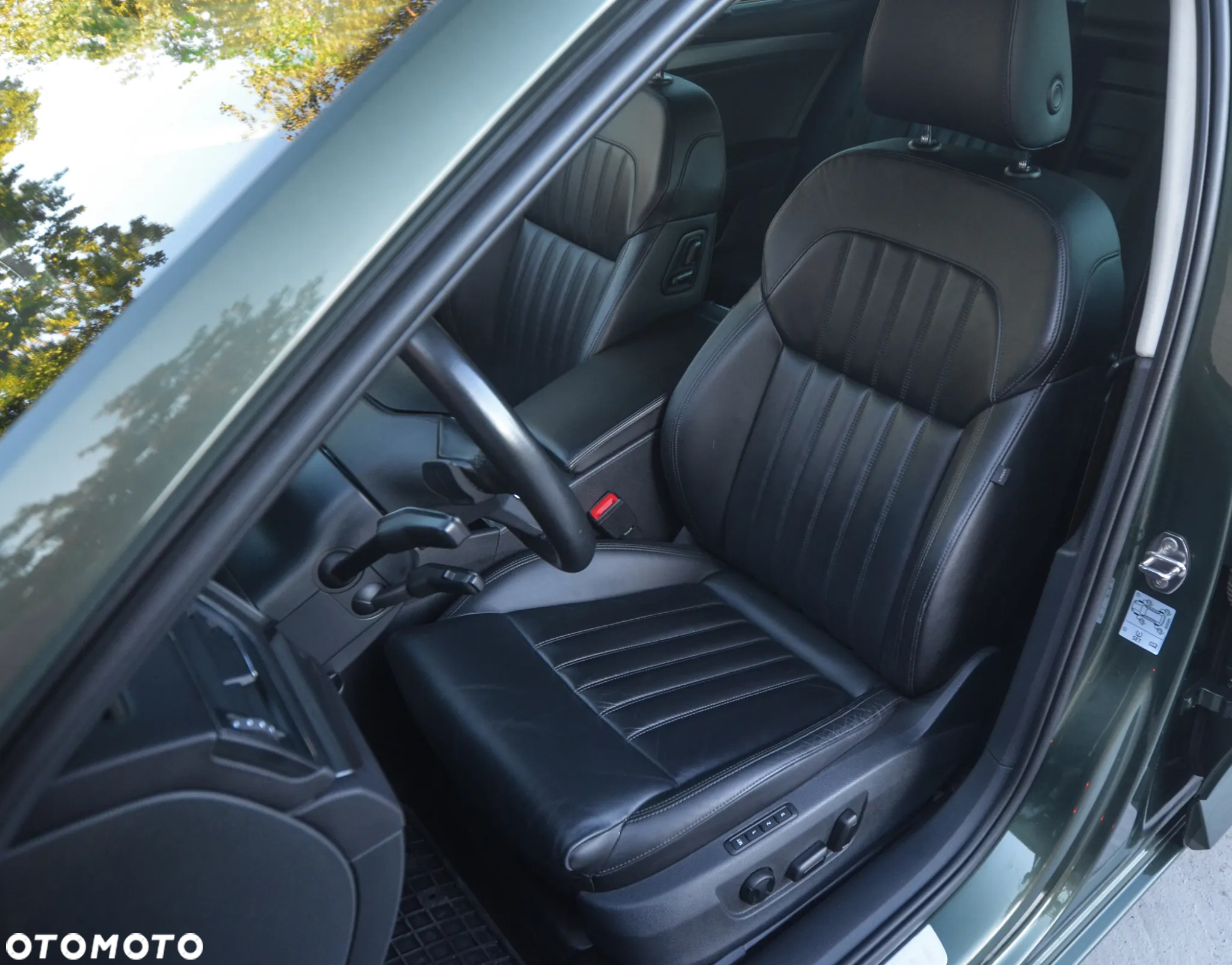 Skoda Superb 2.0 TDI SCR Style DSG - 32