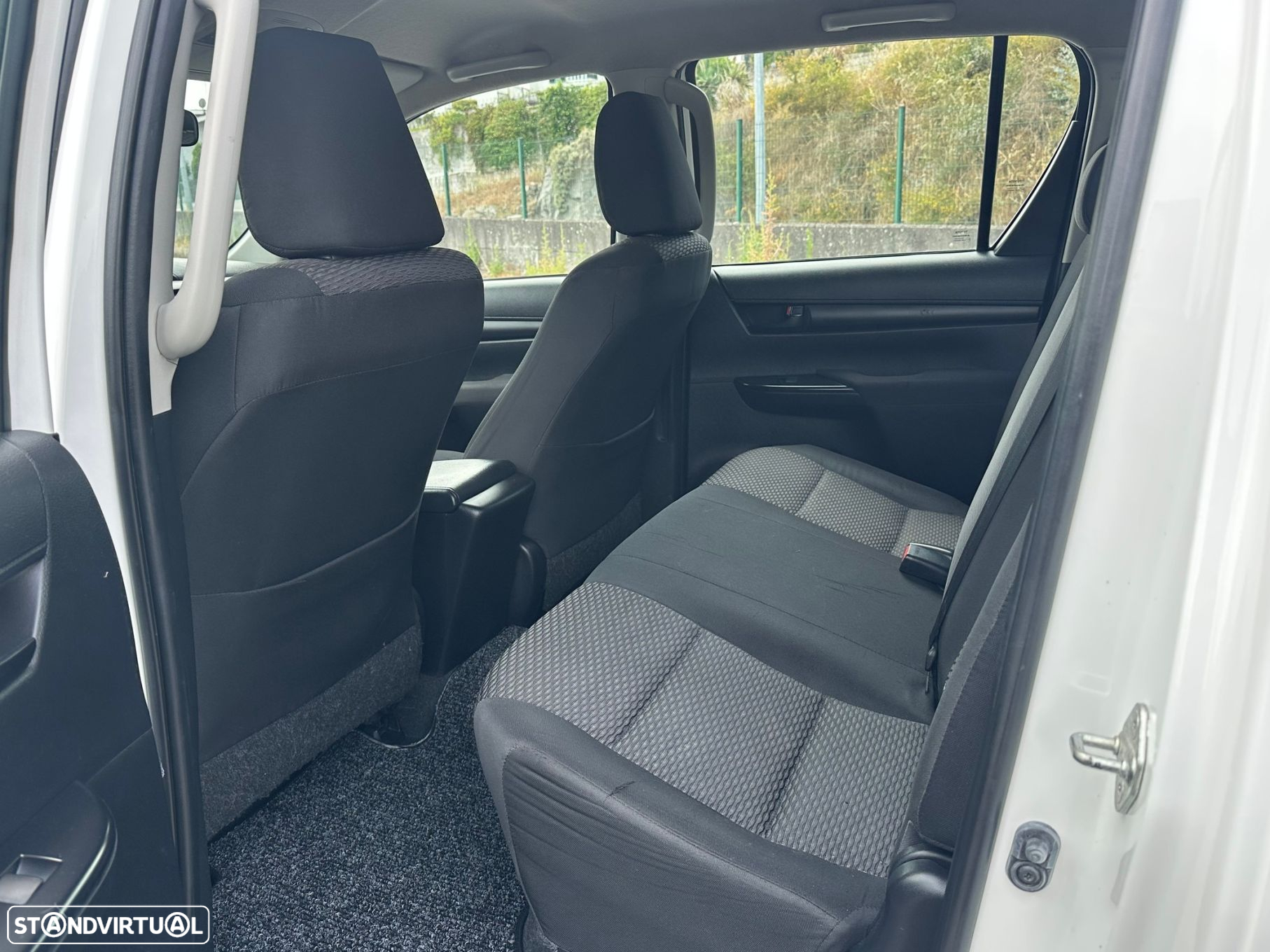 Toyota Hilux 2.4 D-4D 2WD CD - 13