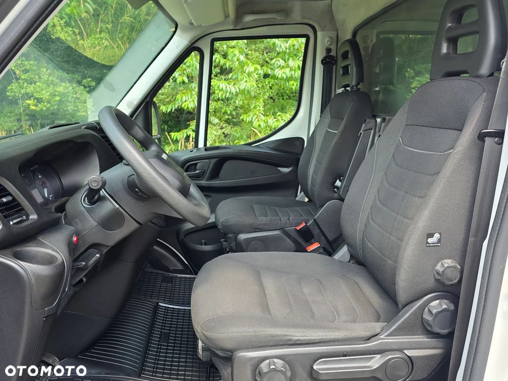 Iveco DAILY 35S HI-MATIC Automat , 2023r, Bezwypadkowy, 10 EP, Salon PL , ASO BURTO FIRANA,KLIMA ,WEBASTO,  Fotel kierowcy pneumatyczny - 5