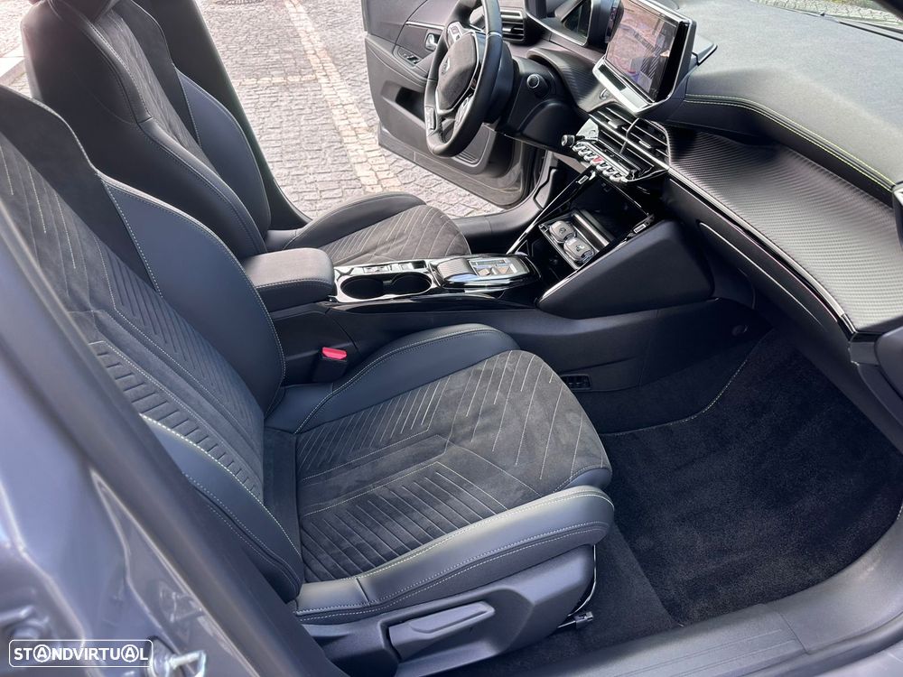 Peugeot e-208 GT - 28