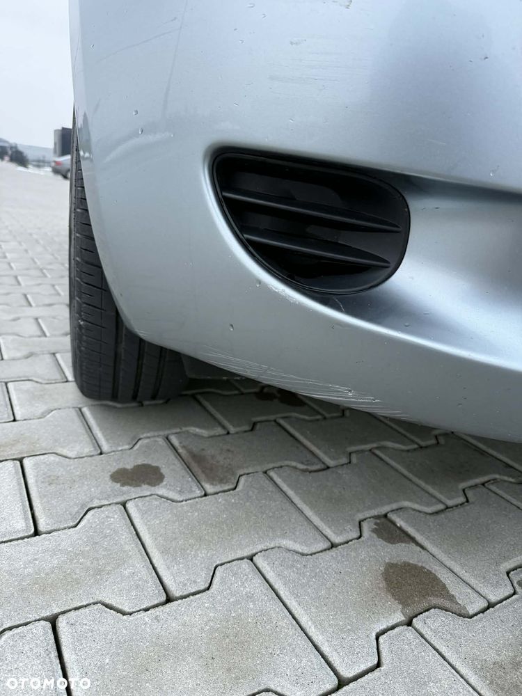 Toyota Yaris 1.3 - 7