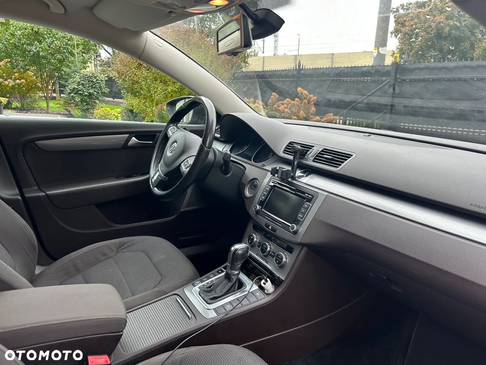 Volkswagen Passat - 13
