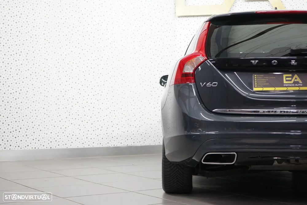 Volvo V60 2.4 D6 Momentum AWD Phev - 38