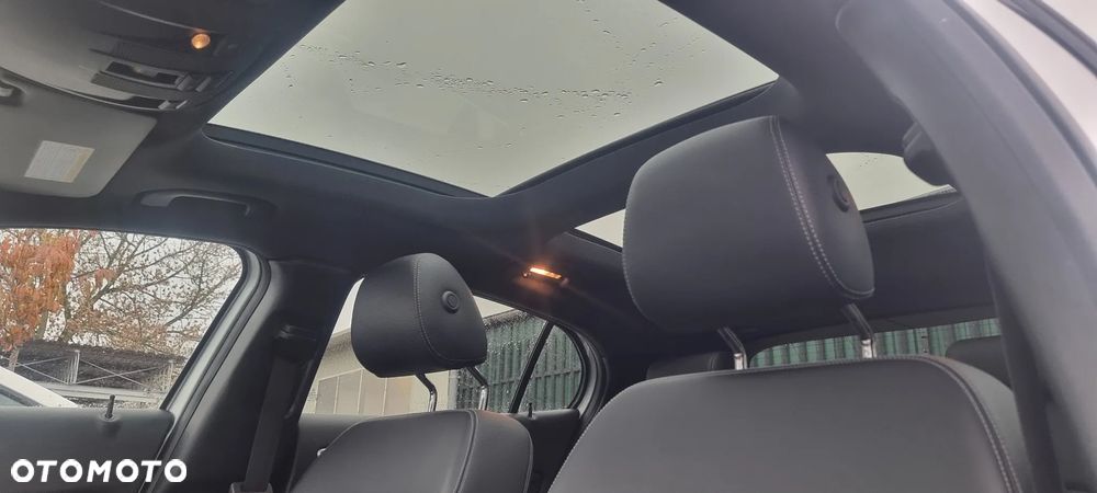 Mercedes-Benz GLA 250 4Matic 7G-DCT - 27