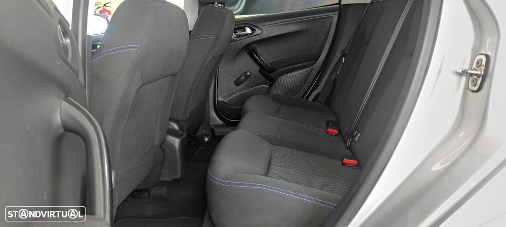 Peugeot 208 1.2 PureTech Style - 6